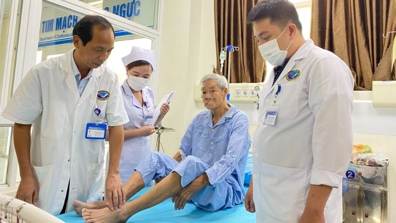 Phương pháp điều trị chứng phình động mạch chủ phụ thuộc vào độ lớn của khối phình