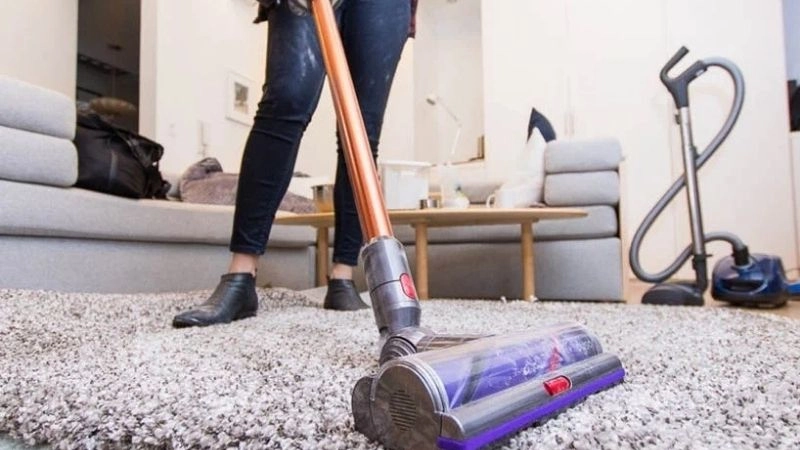 Việc sử dụng máy hút bụi thường xuyên không chỉ giúp loại bỏ bụi