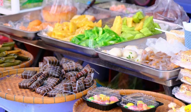 Quán ăn đường phố Cần Thơ tấp nập thực khách