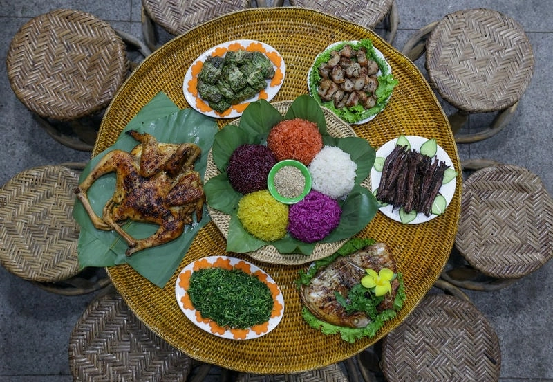 Quán nhỏ phục vụ ẩm thực Huế truyền thống