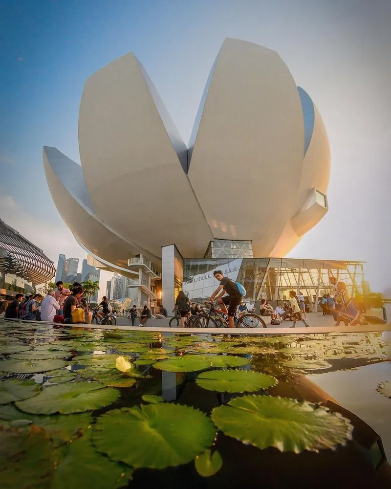 Cùng khám phá vẻ đẹp hiện đại của ArtScience Museum