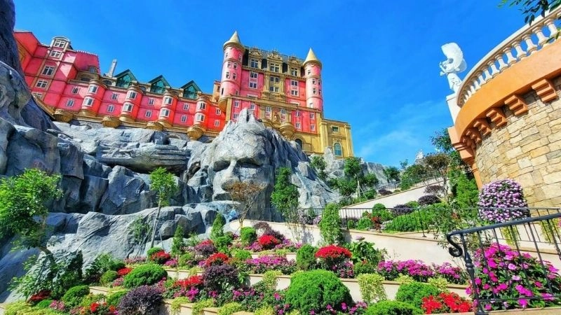 Cảnh quan Bà Nà Hills hùng vĩ giữa trời cao