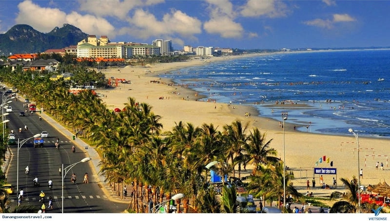 Bãi biển Mỹ Khê Đà Nẵng trong ánh bình minh