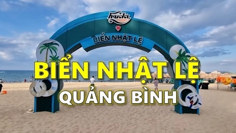 Bãi biển Nhật Lệ nằm ngay trung tâm TP. Đồng Hới