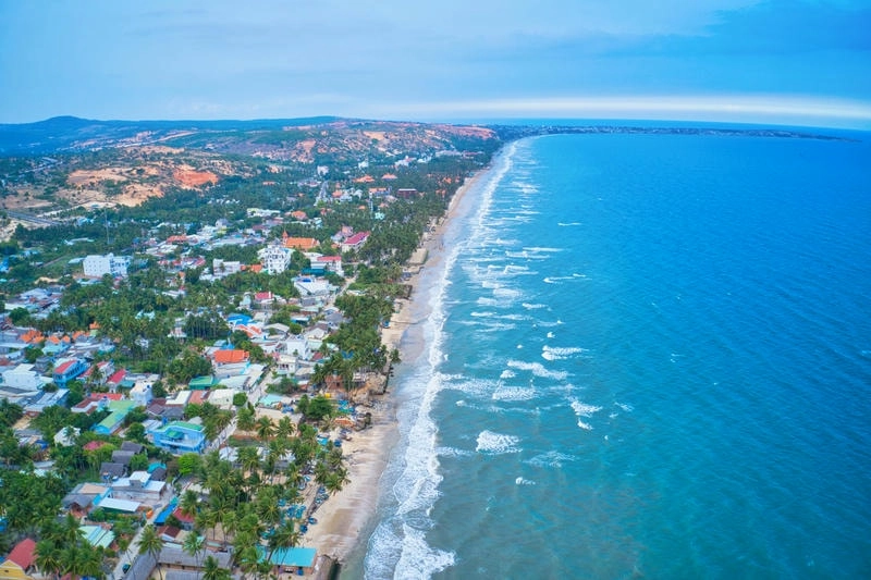 Bãi biển Phan Thiết lấp lánh dưới ánh nắng