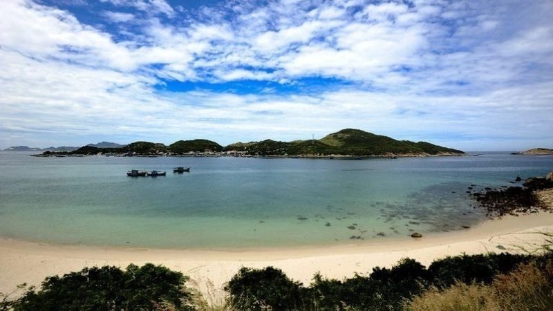 Bãi biển đẹp Phan Thiết hút hồn du khách