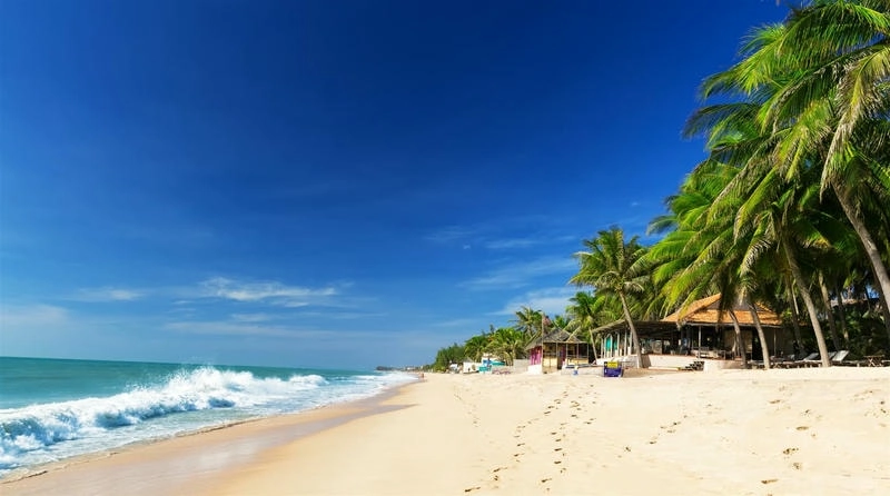 Bãi Rạng Phan Thiết với bãi biển xanh mát