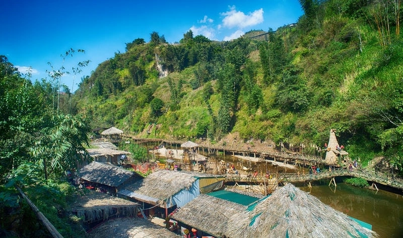 Cảnh Bản Cát Cát Sapa yên bình bên suối nước