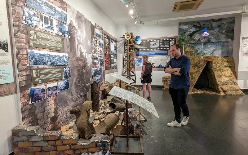 Cảnh Bảo tàng Chứng tích Chiến tranh Sài Gòn trang nghiêm