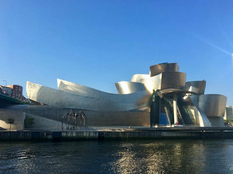 Kiến trúc độc đáo của Bảo tàng Guggenheim Bilbao