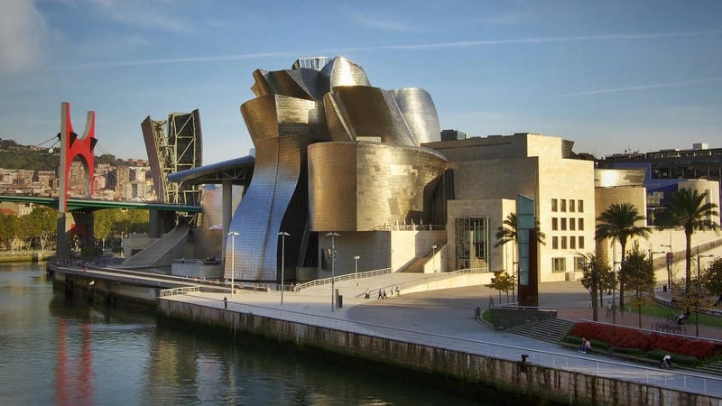 Điểm nhấn nghệ thuật Bilbao Bảo tàng Guggenheim