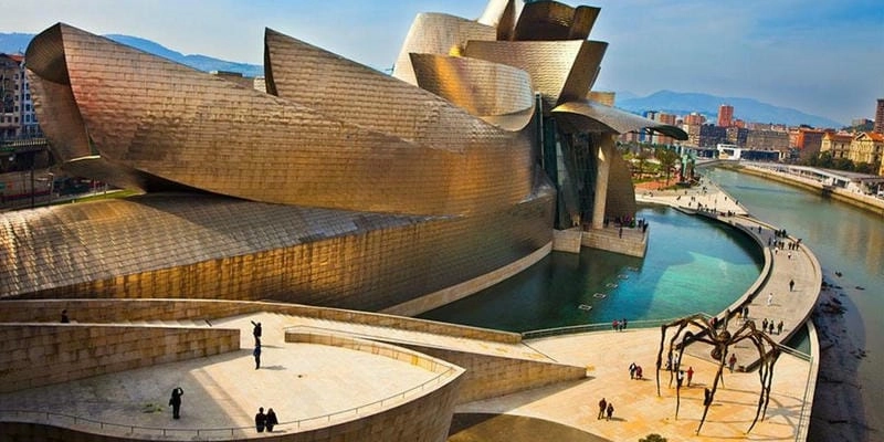 Ngắm nhìn toàn cảnh Bảo tàng Guggenheim Bilbao ban ngày