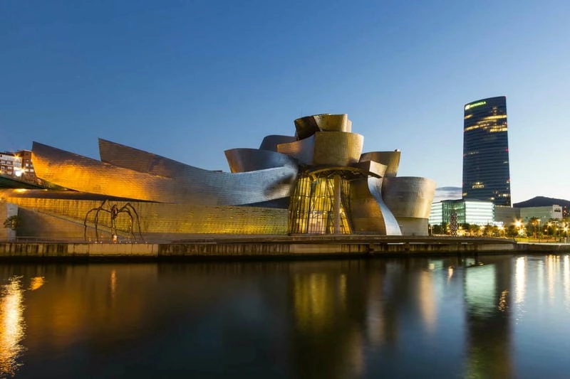 Tận hưởng không gian Cảnh quan Bảo tàng Guggenheim Bilbao tuyệt đẹp