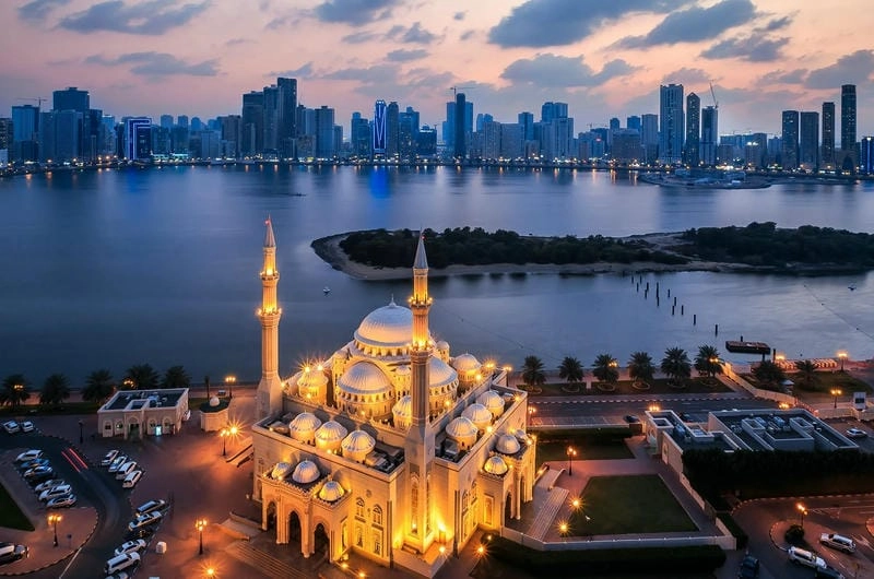 Hình Princess Tower ban đêm lung linh ánh đèn thành phố