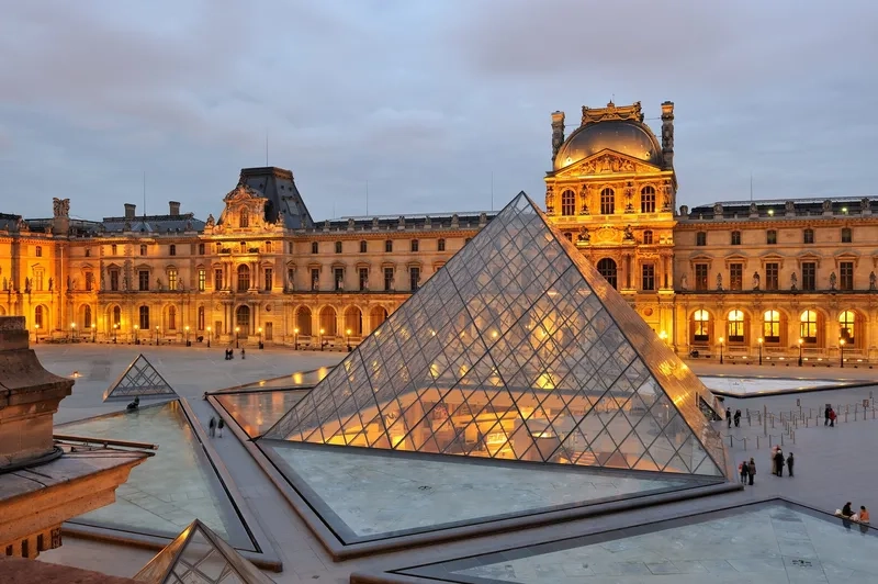 Bảo tàng Louvre là điểm đến không thể bỏ qua ở Paris