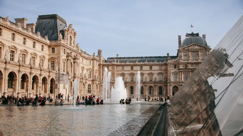 Trải nghiệm văn hóa phong phú qua các tác phẩm bảo tàng Louvre