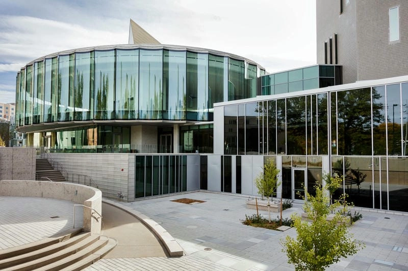 Thưởng thức Cảnh quan Denver Art Museum hòa quyện thiên nhiên