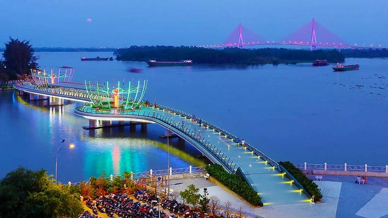 Cảnh Bến Ninh Kiều Cần Thơ yên bình bên sông