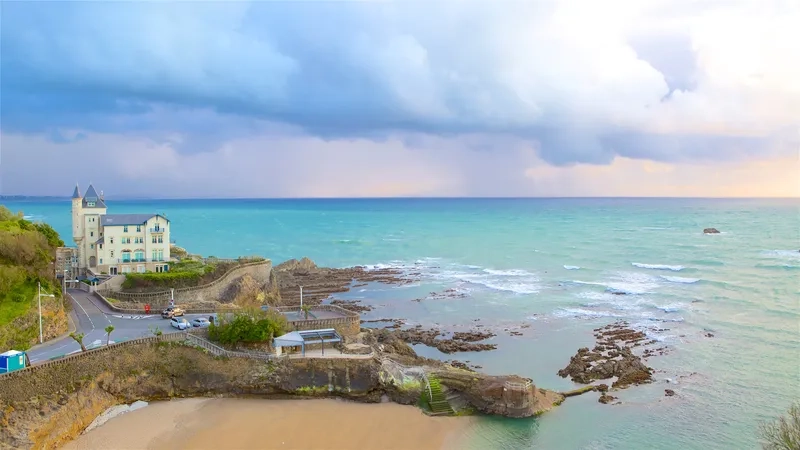 Biarritz khoảnh khắc biển xanh vô tận