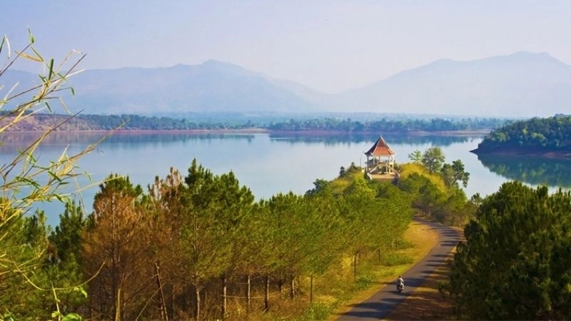 Khám phá Biển Hồ hành trình đến miền cổ tích