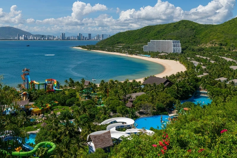 Cảnh biển Mũi Né rực rỡ trong ánh nắng vàng