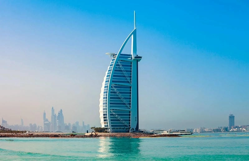 Trải nghiệm sang trọng tại Khách sạn Burj Al Arab nổi tiếng