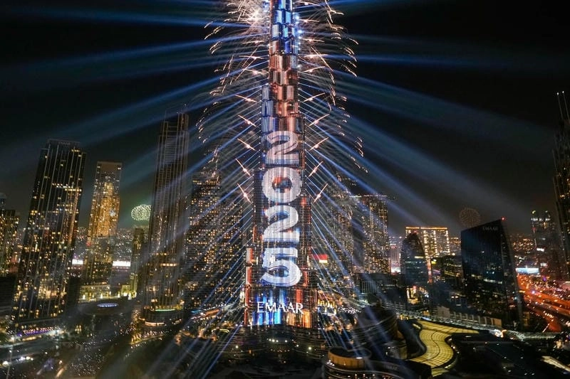 Rực rỡ với Burj Khalifa về đêm lung linh sắc màu ánh sáng