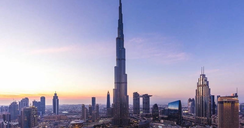 Ngỡ ngàng trước view từ Burj Khalifa nhìn toàn cảnh Dubai