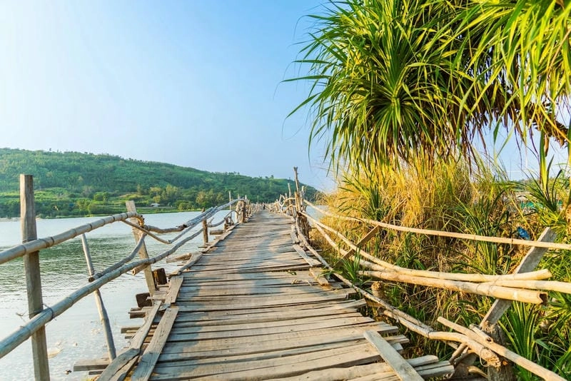 Vẻ mộc mạc Cầu Ông Cọp Phú Yên giữa thiên nhiên