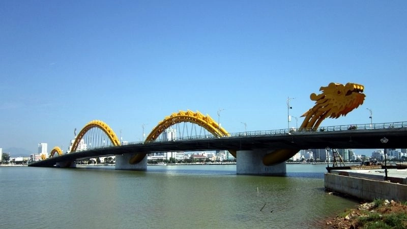 Cầu độc đáo Đà Nẵng mang hình dáng rồng vươn bay