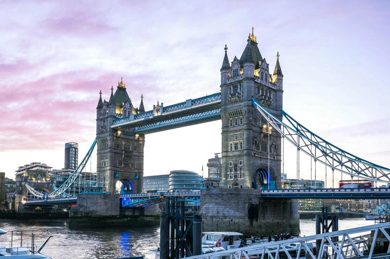 Hình ảnh Cầu Tháp ghi dấu kiến trúc trứ danh