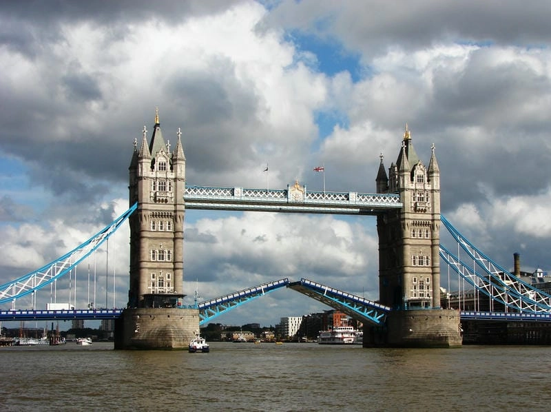 Xem cảnh Cầu Tháp London Bridge mở đầy hấp dẫn