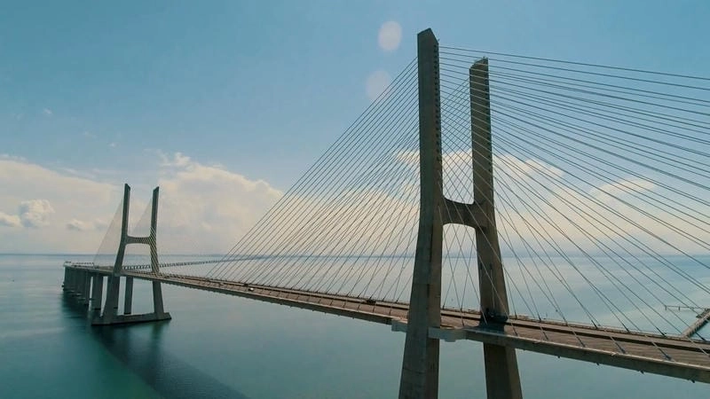 Khung cảnh tuyệt đẹp tại Sông Tagus Cầu Vasco da Gama