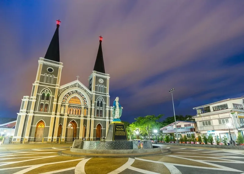 Kiến trúc cổ kính làm nên nét riêng Chanthaburi