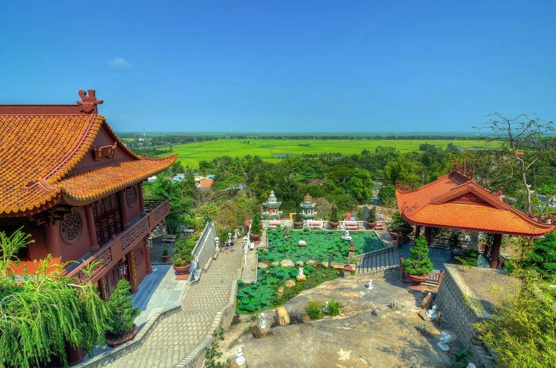 Du lịch tâm linh Châu Đốc kết hợp khám phá cảnh đẹp