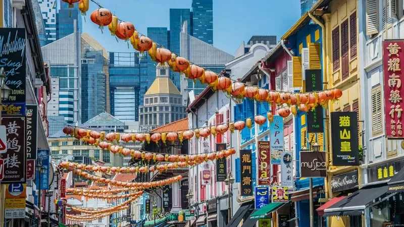 Đèn lồng đỏ thắp sáng cả con phố Chinatown