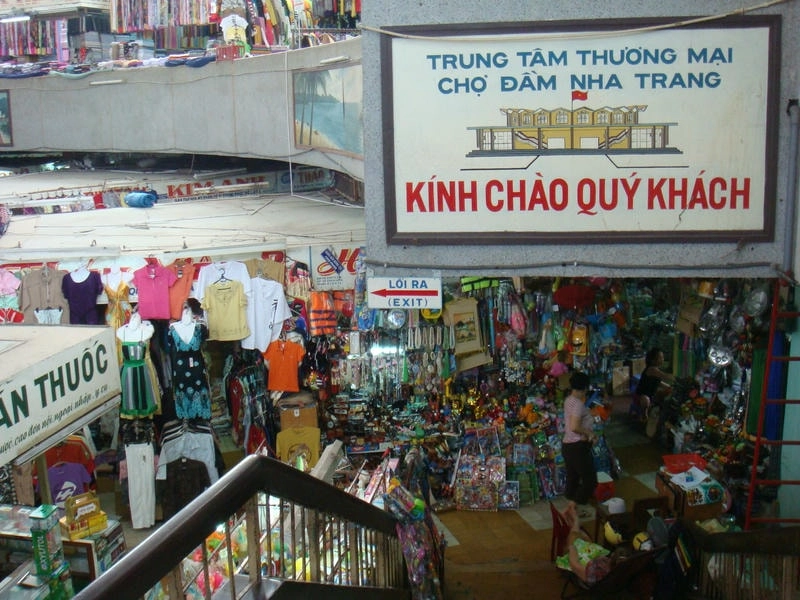 Không khí sôi động ở Chợ Đầm Nha Trang