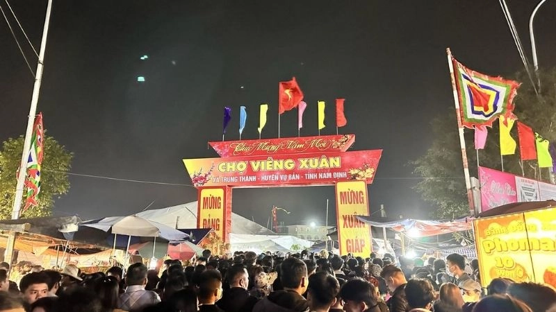 Chợ Viềng chỉ mở đúng một đêm duy nhất trong năm là đêm mùng 7 rạng sáng mùng 8 Tết âm lịch