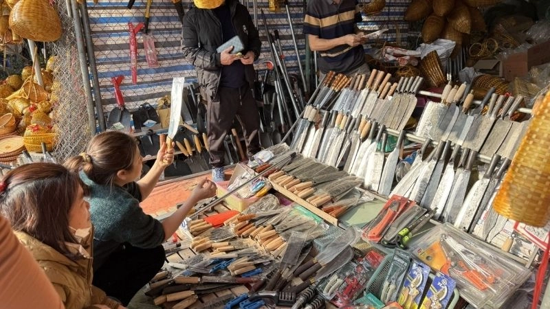 Chợ Viềng níu chân du khách mỗi độ xuân về