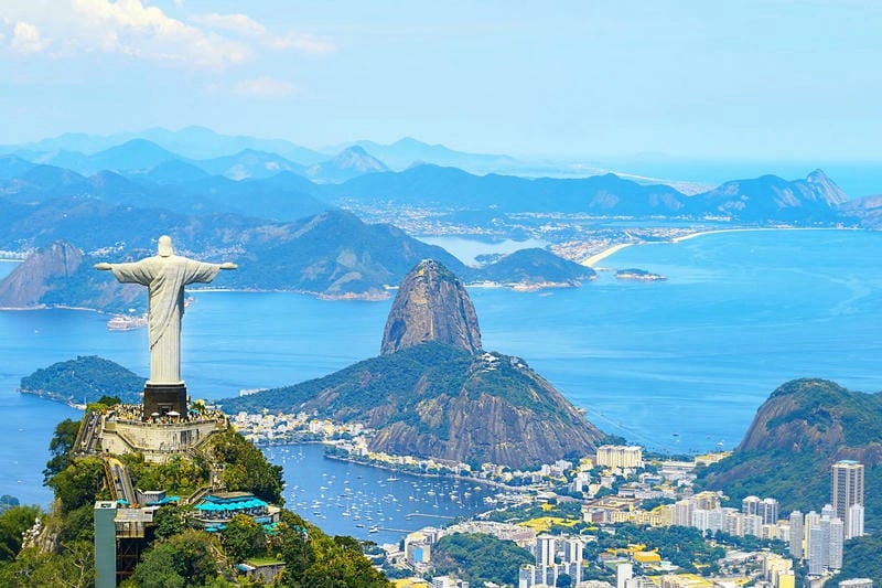 Cảnh đẹp Rio de Janeiro với tượng chúa nổi bật