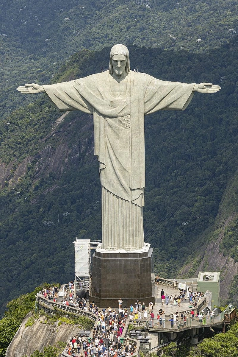 Ảnh Christ the Redeemer Rio de Janeiro nổi bật giữa trời xanh