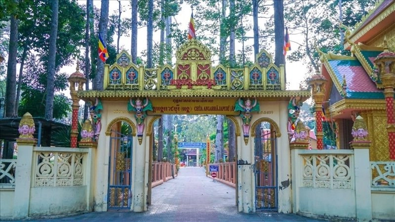 Bình yên Chùa Âng Trà Vinh giữa không gian tĩnh lặng