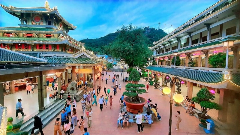 Kiến trúc tinh xảo của các ngôi chùa Châu Đốc