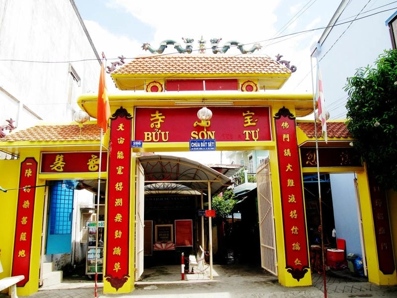 Tượng đất sét tinh xảo tại Chùa Đất Sét Sóc Trăng