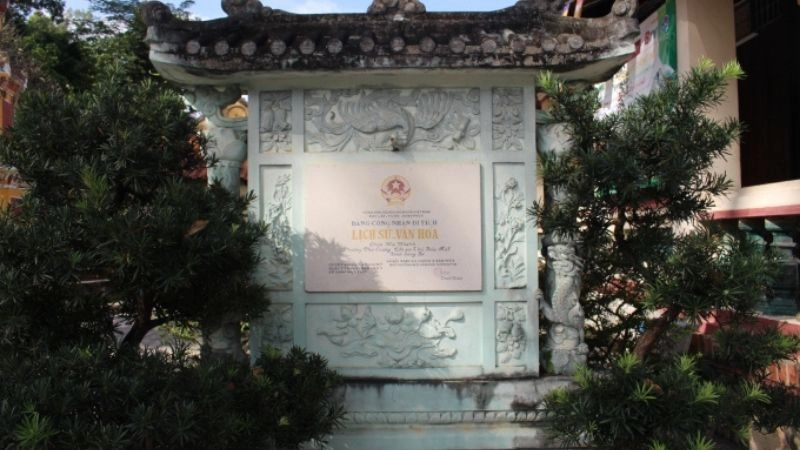 Cảnh quan Chùa Hội Khánh yên bình xanh mát