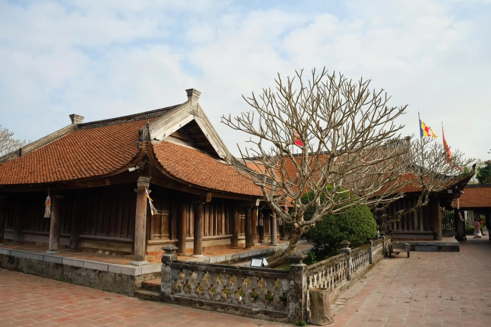 Chùa Keo thu hút du khách gần xa tìm về