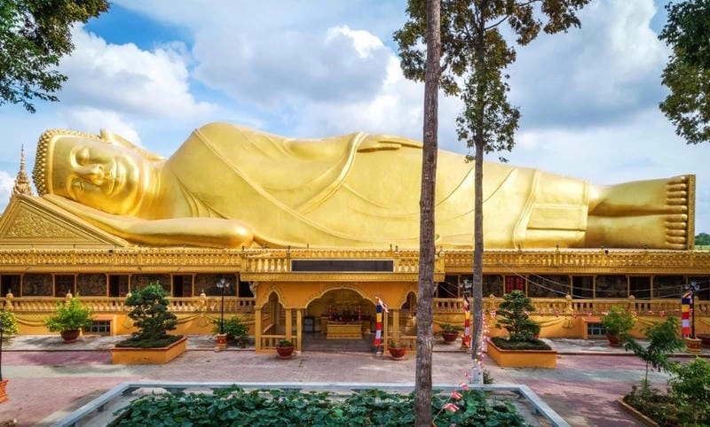 Chùa Khmer Trà Vinh lộng lẫy trong nắng vàng