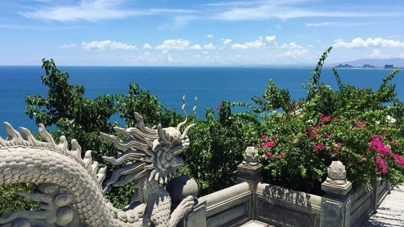 Chùa Linh Ứng Đà Nẵng ảnh tĩnh lặng giữa trời mây