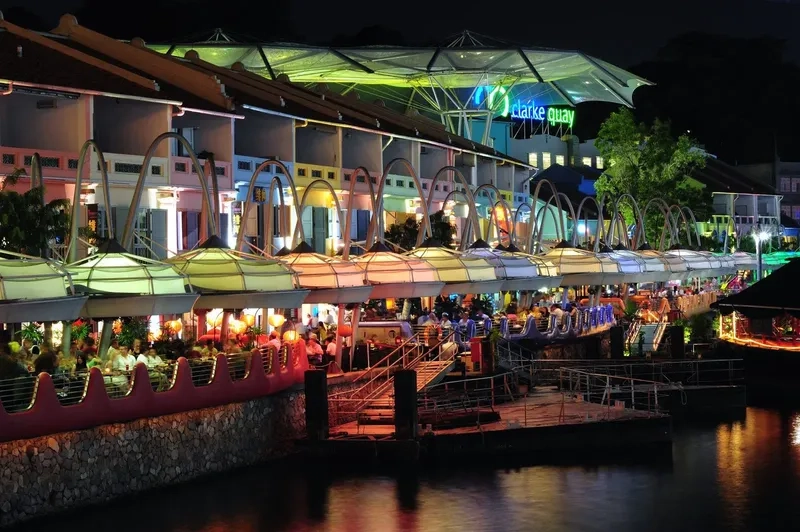 Clarke Quay mang đến không khí nhộn nhịp khó quên