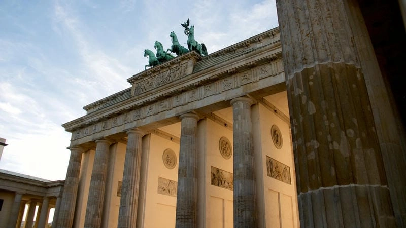 Kiến trúc cổ điển Cổng Brandenburg thu hút mọi ánh nhìn